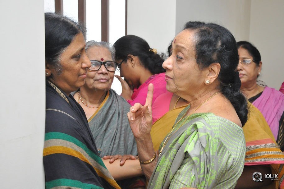 Celebs-Pay-Condolences-to-C-Narayana-Reddy